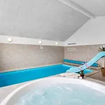 Pet Friendly In With Sauna بوجنسي