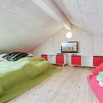 Semesterbostad Gorgeous Home In Bogense With Sauna Bogense